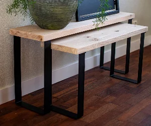 Bijzettafels van hout met stalen poten
